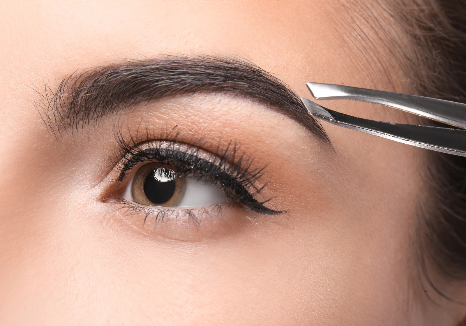 Αποτρίχωση Φρυδιού (τσιμπιδάκι)